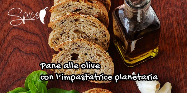 Pane alle olive con impastatrice