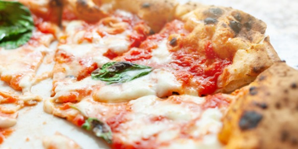 Difference between Neapolitan pizza and Roman pizza